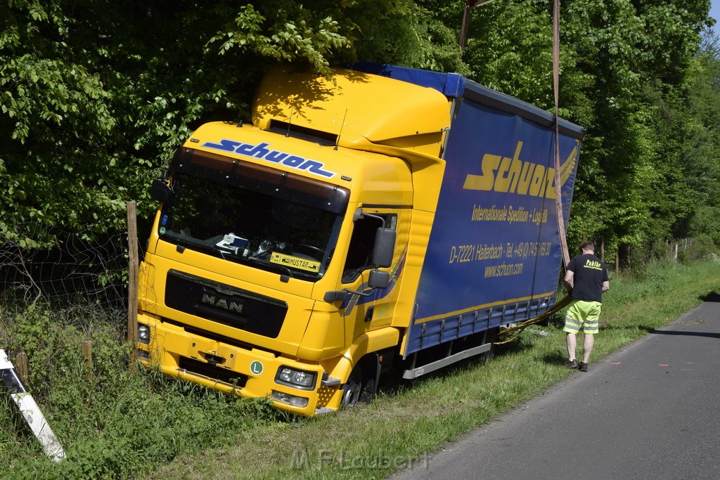 LKW in Boeschung A 3 Rich Frankfurt Hoehe Roesrath Lohmar P148.JPG - Miklos Laubert